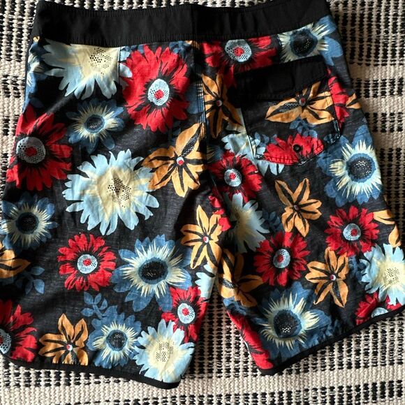 Mossimo Size 36 Blue & Red floral Swim trunks Men board shorts swimwear - Picture 6 of 6